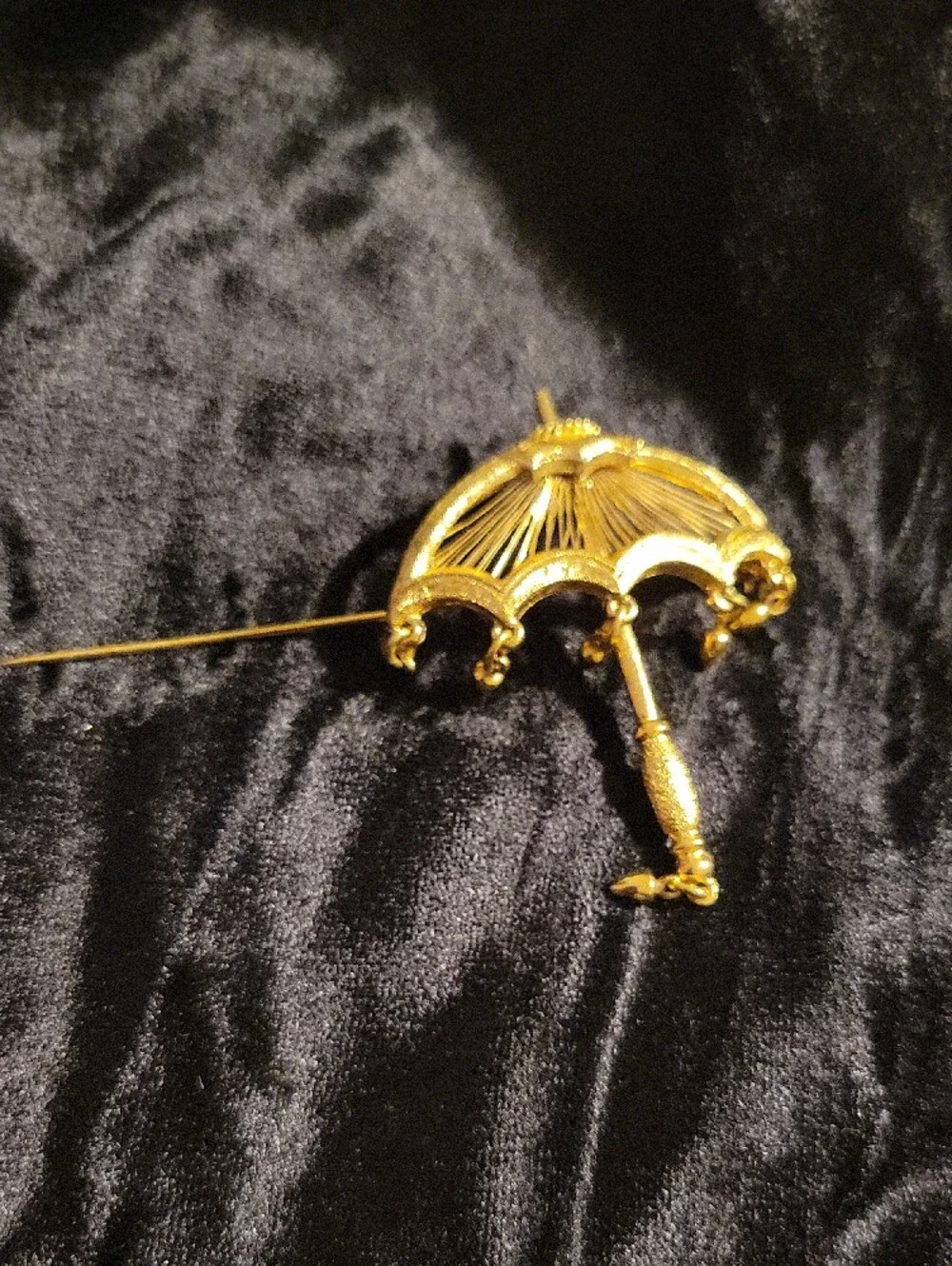 Monet - Gold Parasol and Raindrops Brooch Pin